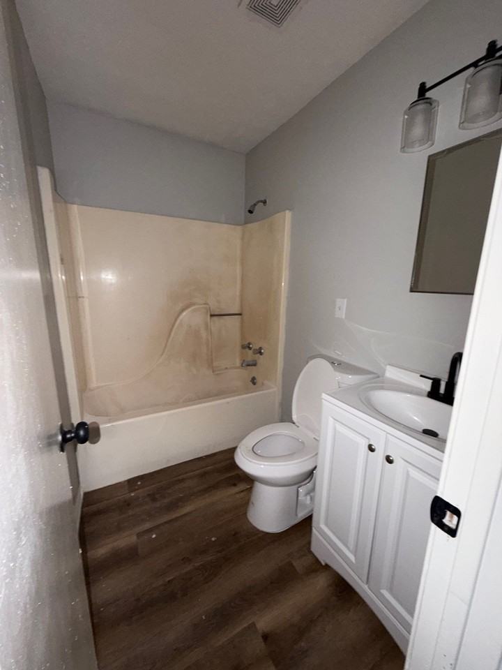 315 N Bond Ave #1 - Photo 4 of 9