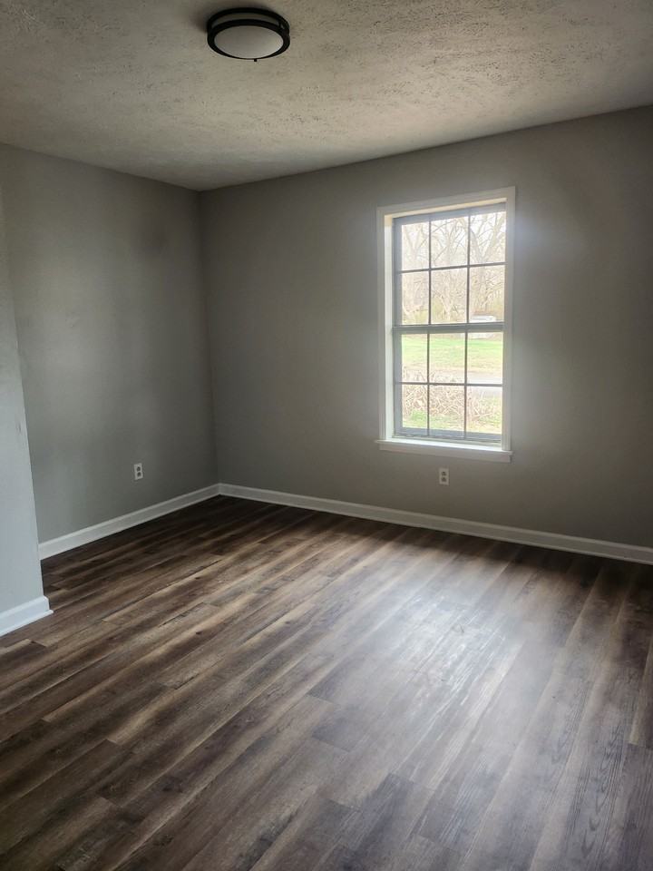 315 N Bond Ave #1 - Photo 7 of 9