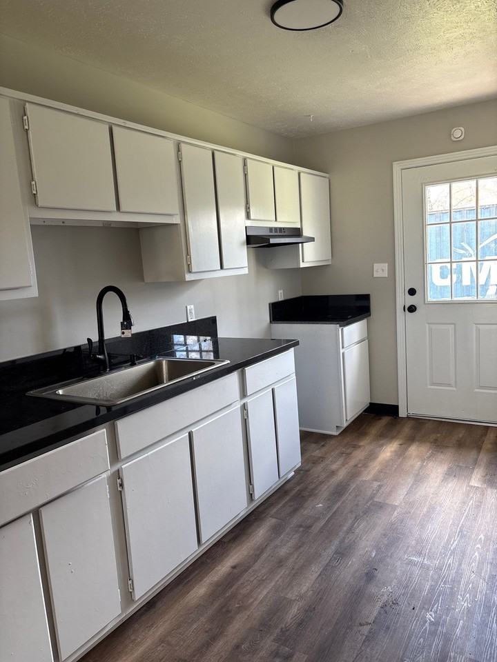 429 N Wilson Ave #1 - Photo 6 of 10