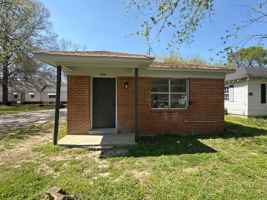 featured image of 808 Cobb Cir #1