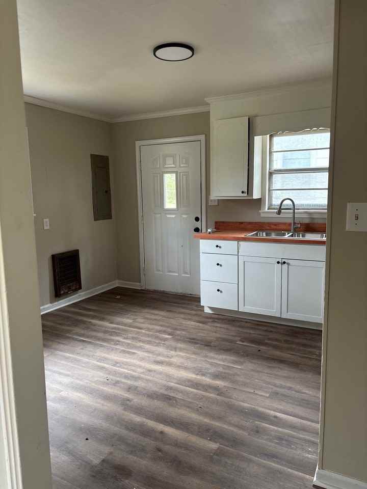 916 Greenwood St #1 - Photo 2 of 8