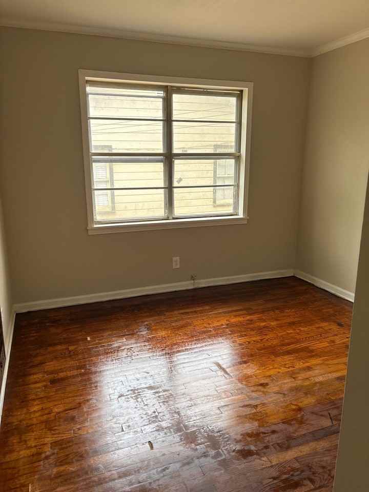 916 Greenwood St #1 - Photo 5 of 8