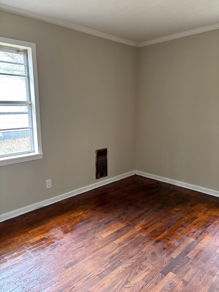 916 Greenwood St #1 - Photo 6 of 8