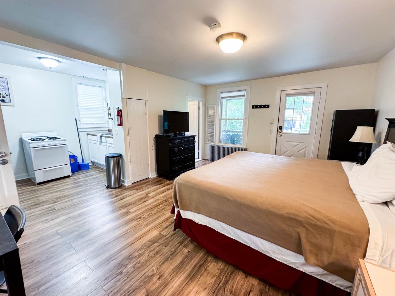 335 Cascadilla St #1B - Photo 2 of 13