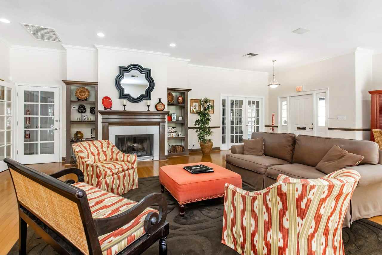 Grand Oaks - Photo 6 of 38