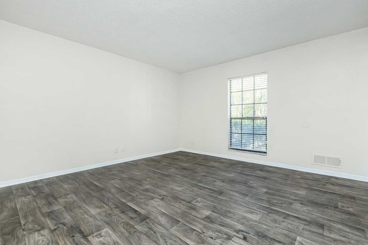 Grand Oaks - Photo 3 of 38