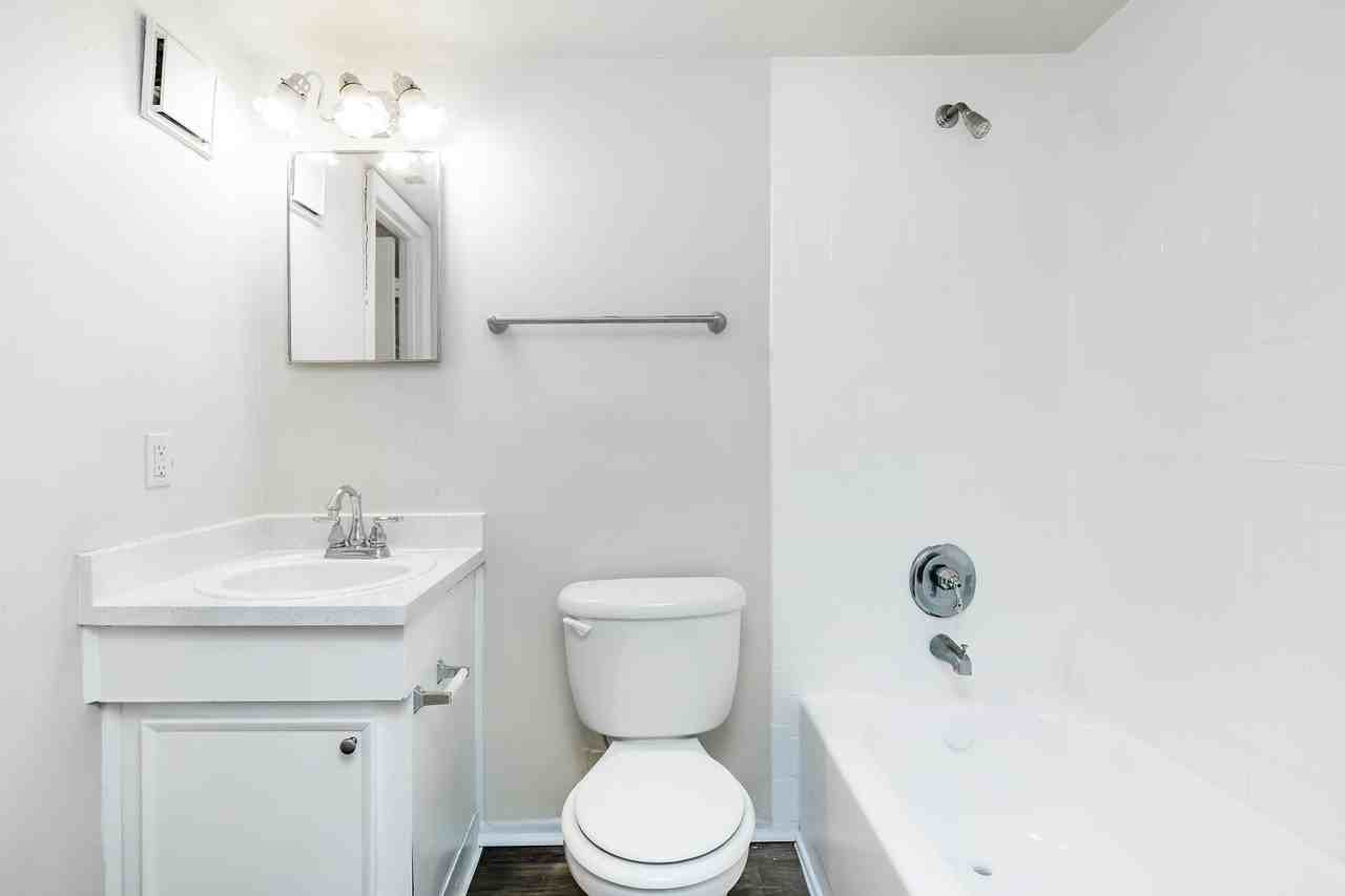 Grand Oaks - Photo 5 of 38