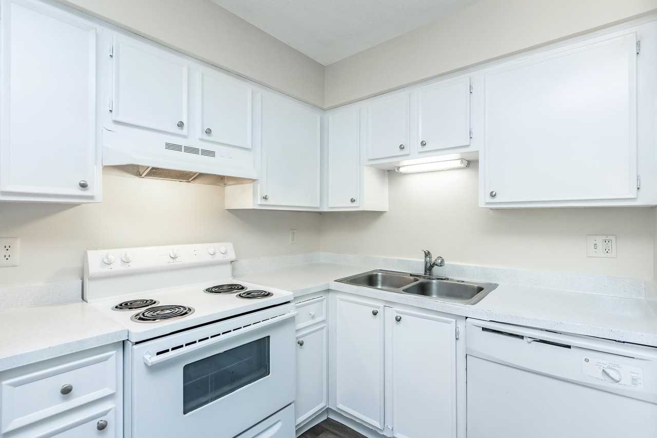 Grand Oaks - Photo 2 of 38