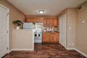 featured image of 1811 Lawndale AveApt 8 #8