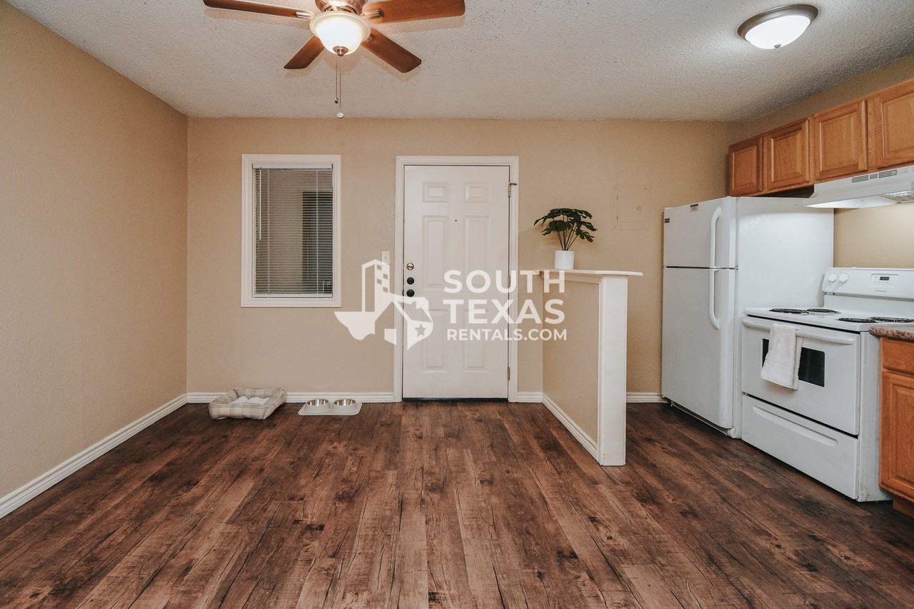 1811 Lawndale AveApt 8 #8 - Photo 3 of 9