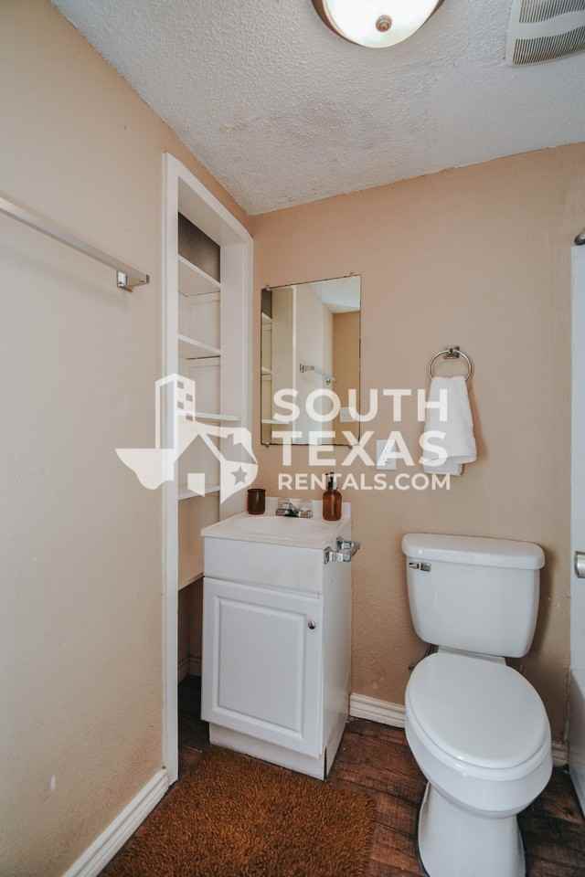 1811 Lawndale AveApt 8 #8 - Photo 6 of 9