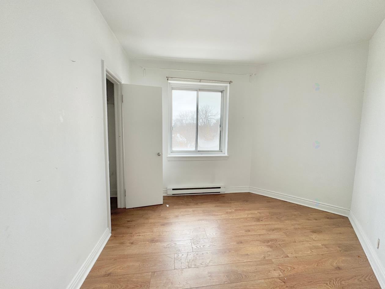 341 Boul Graham #18 - Photo 2 of 22