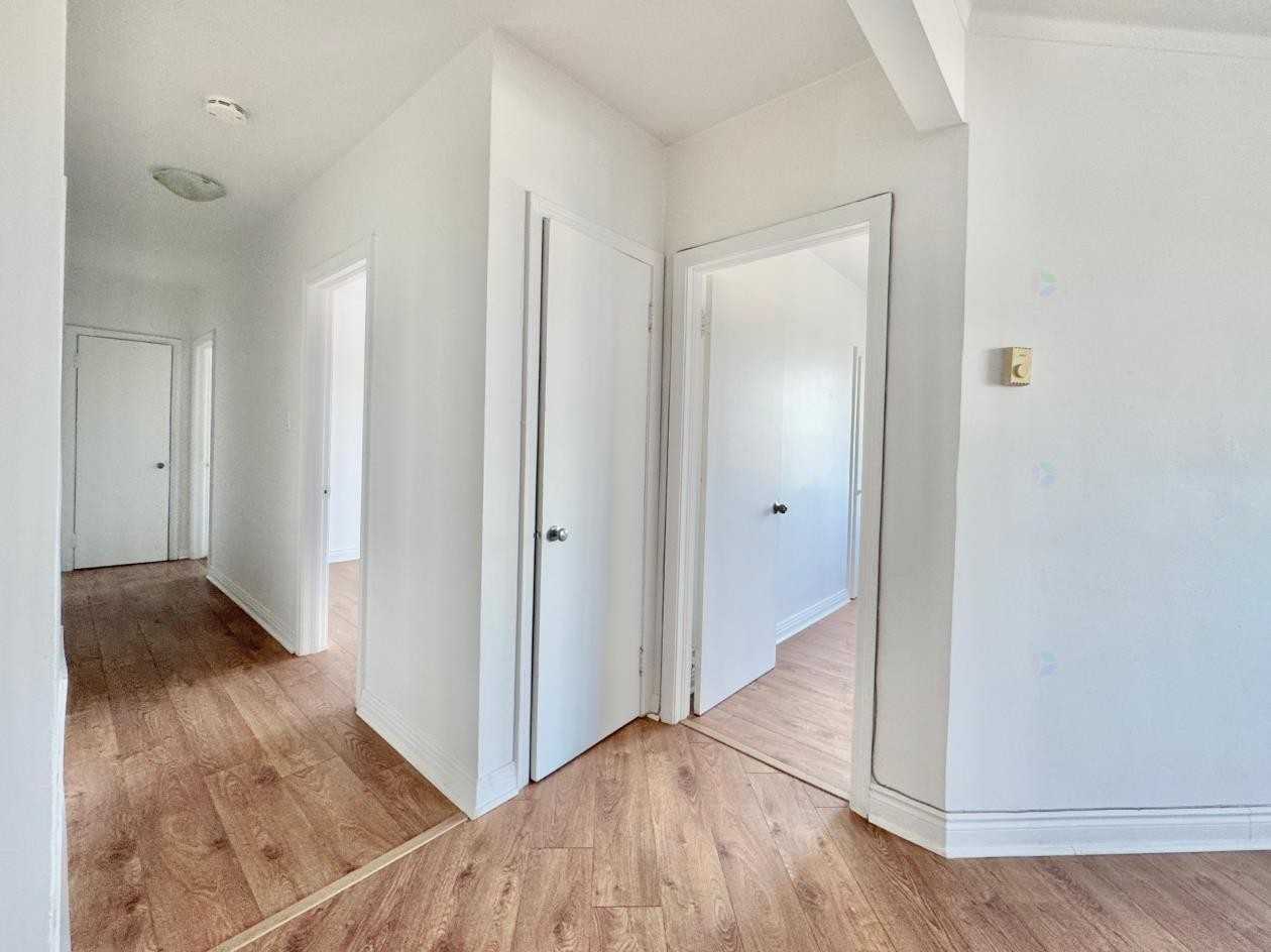 341 Boul Graham #18 - Photo 3 of 22