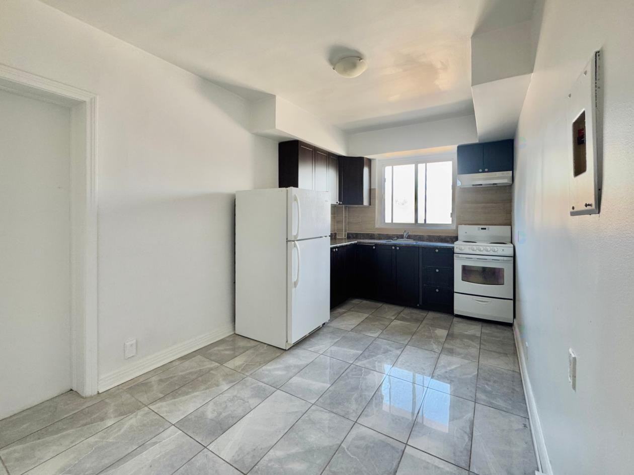 341 Boul Graham #18 - Photo 4 of 22