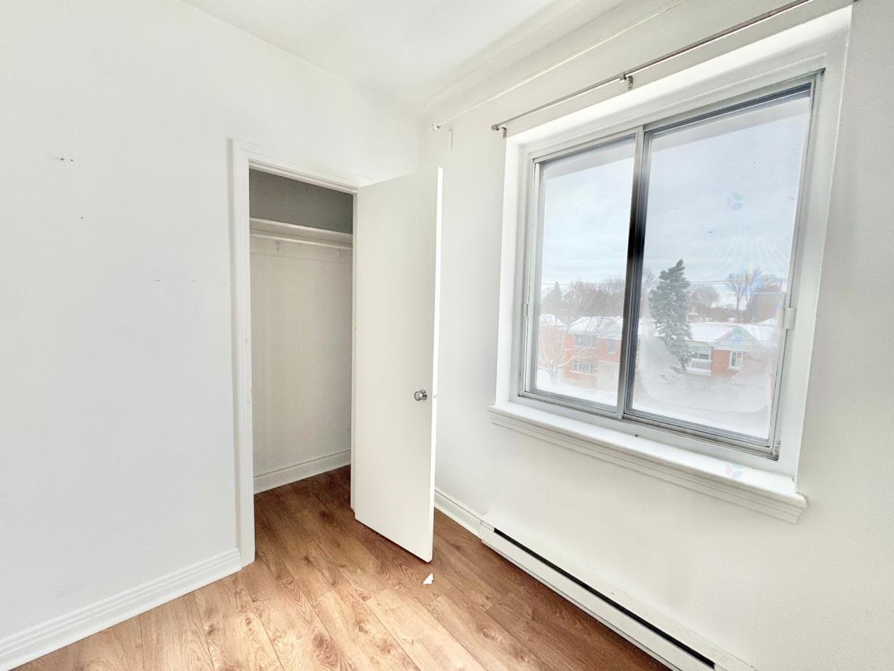 341 Boul Graham #18 - Photo 7 of 22