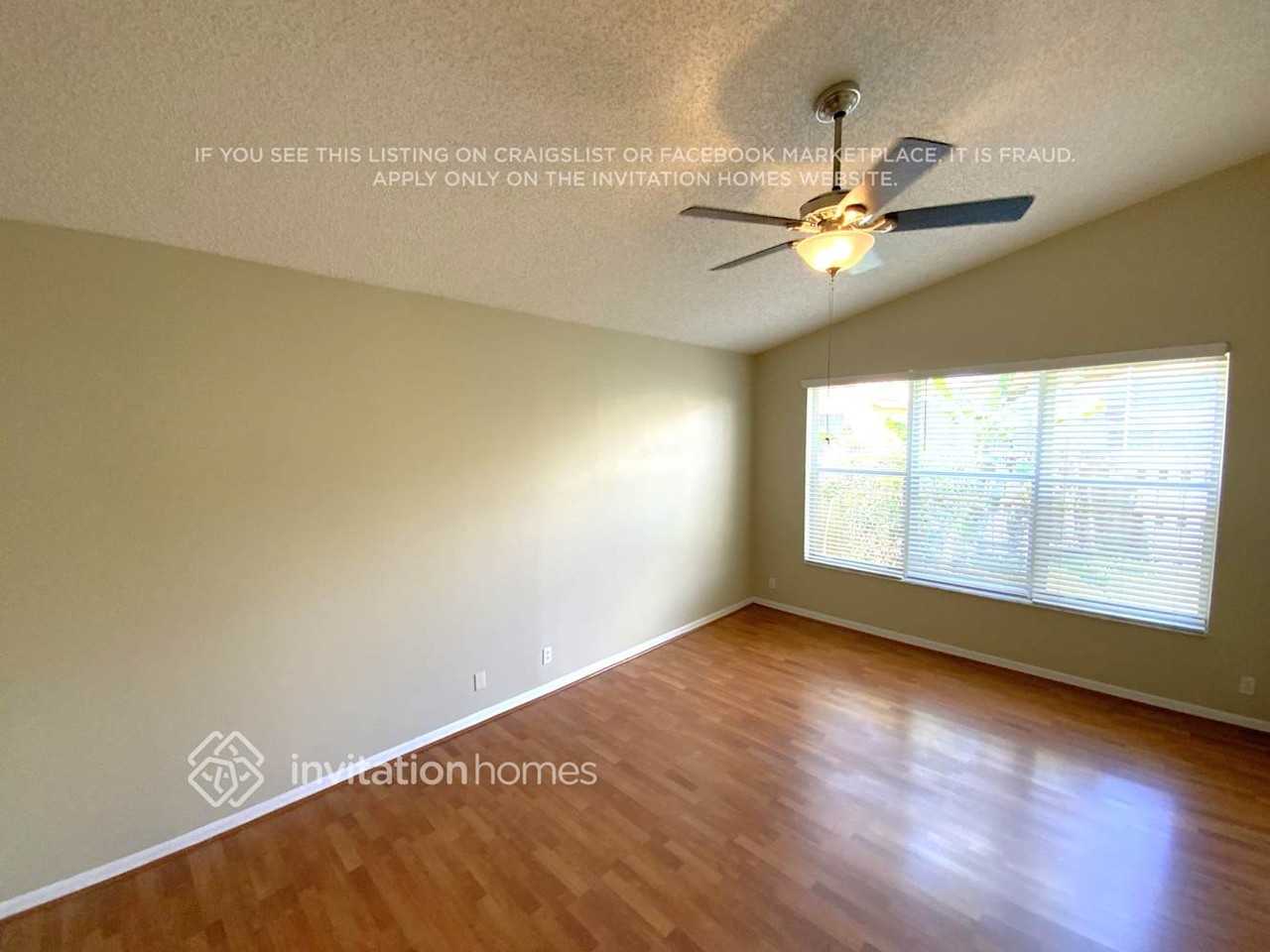 9549 Lago Dr - Photo 4 of 11