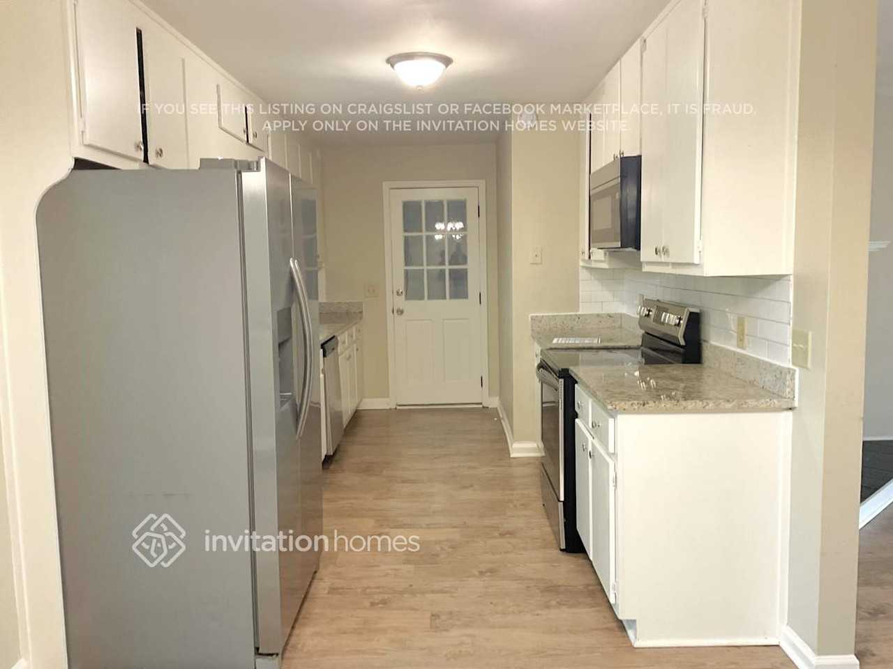 1650 Lakeview Pl - Photo 5 of 12