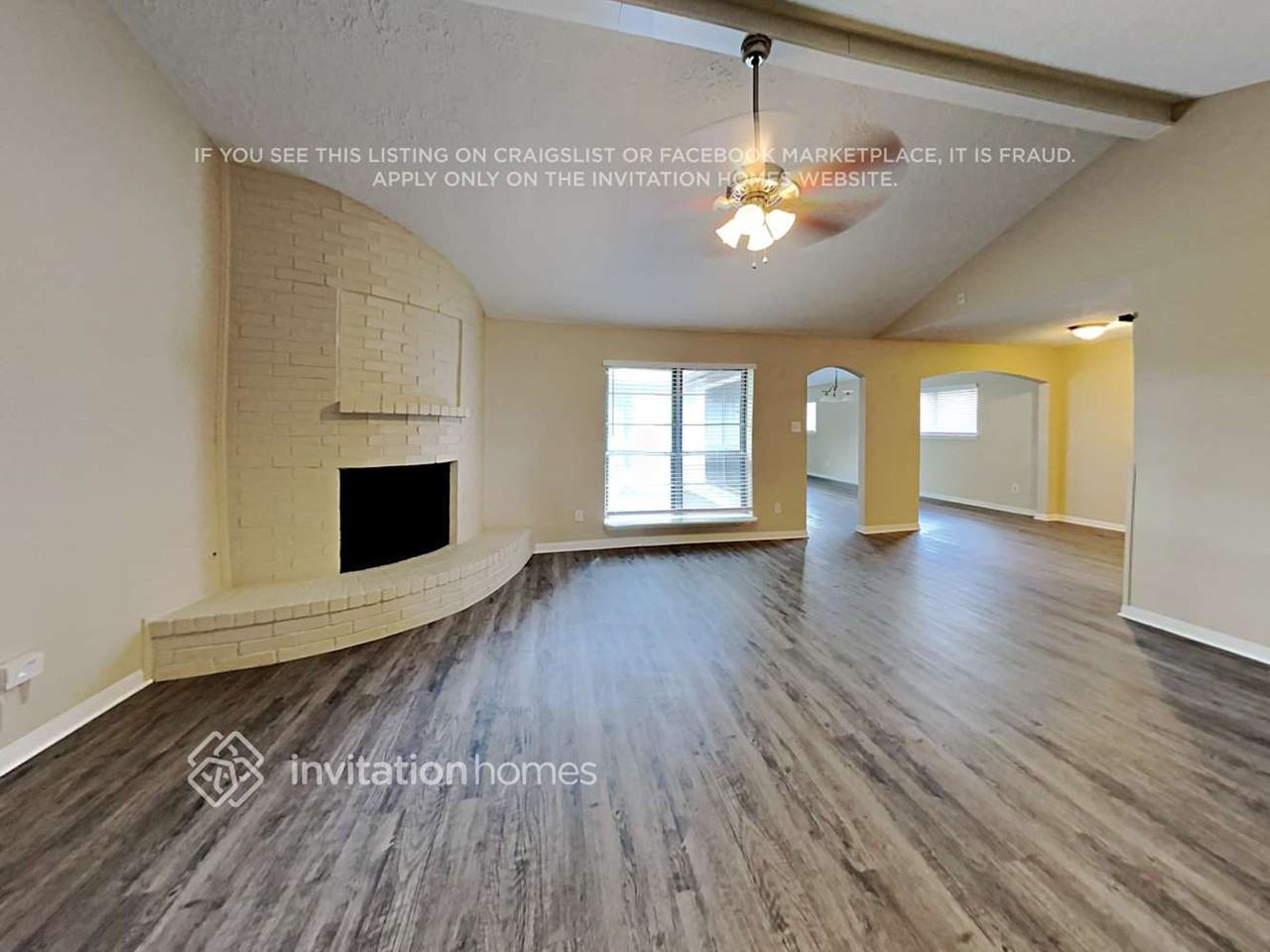 1824 Meadow Creek Dr - Photo 3 of 18