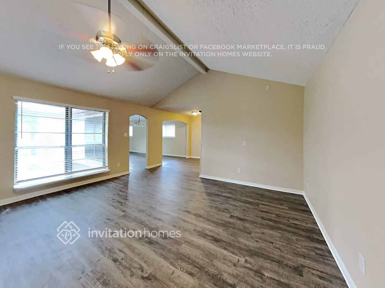 1824 Meadow Creek Dr - Photo 4 of 18