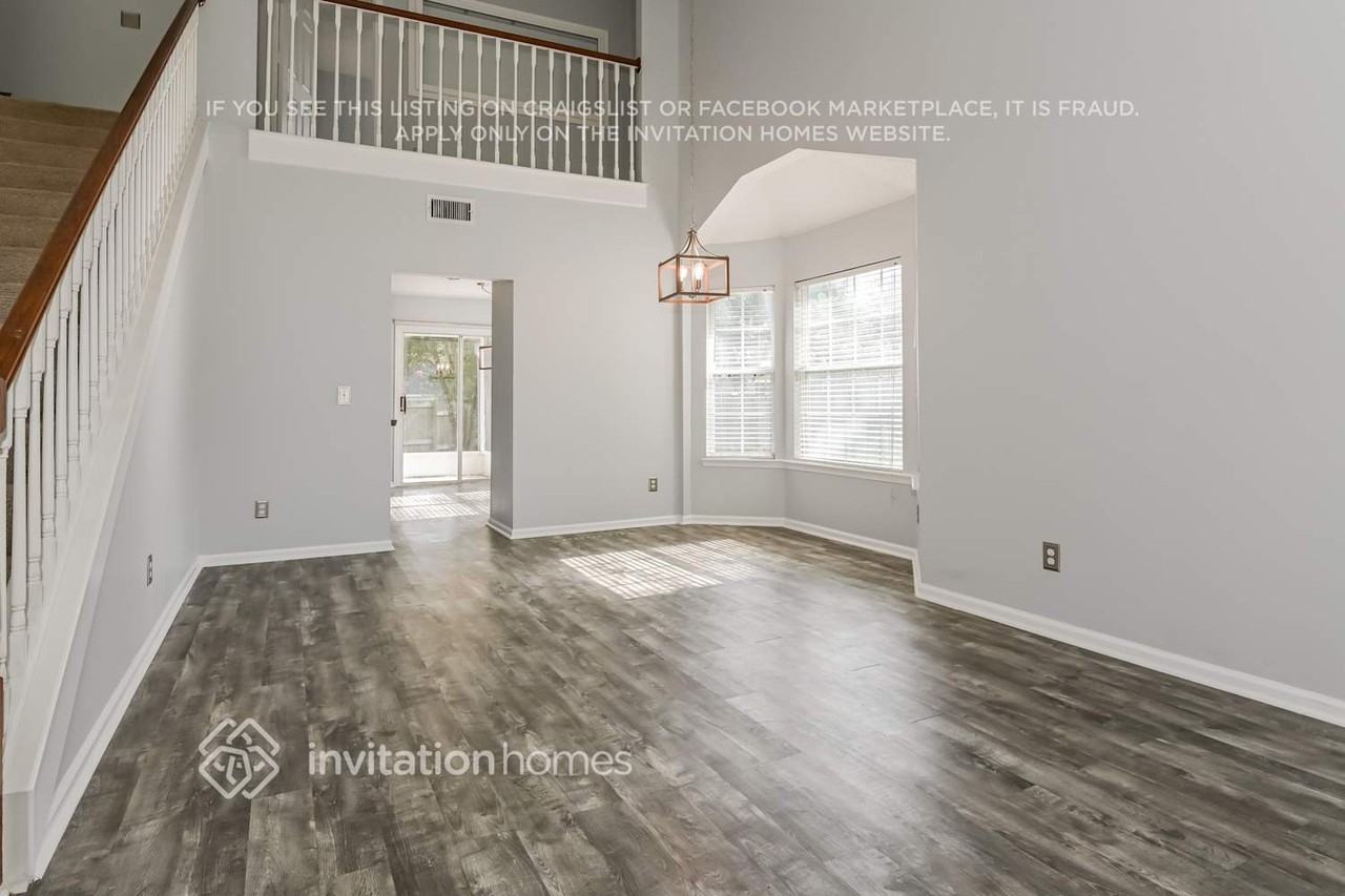 4873 Victoria Chase Ct - Photo 2 of 16