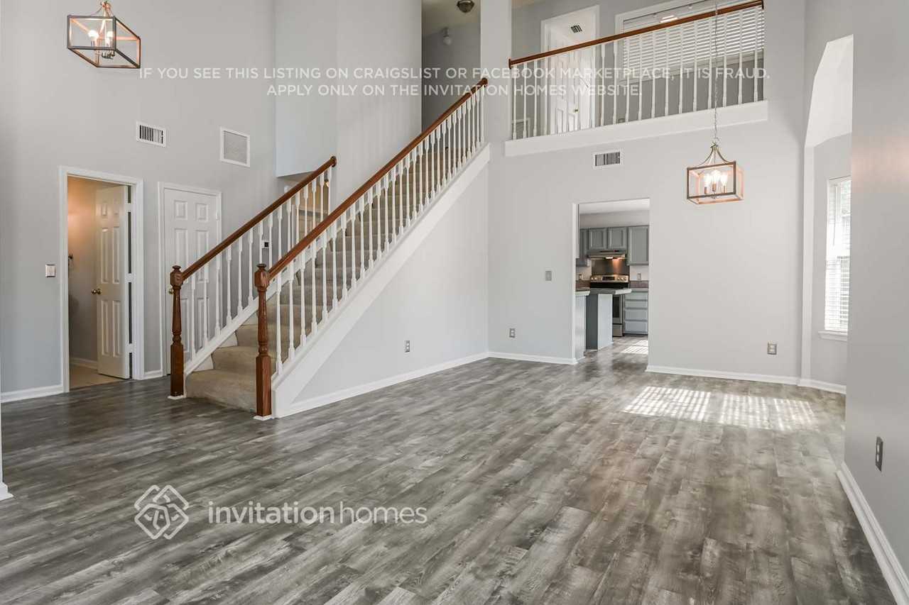 4873 Victoria Chase Ct - Photo 3 of 16