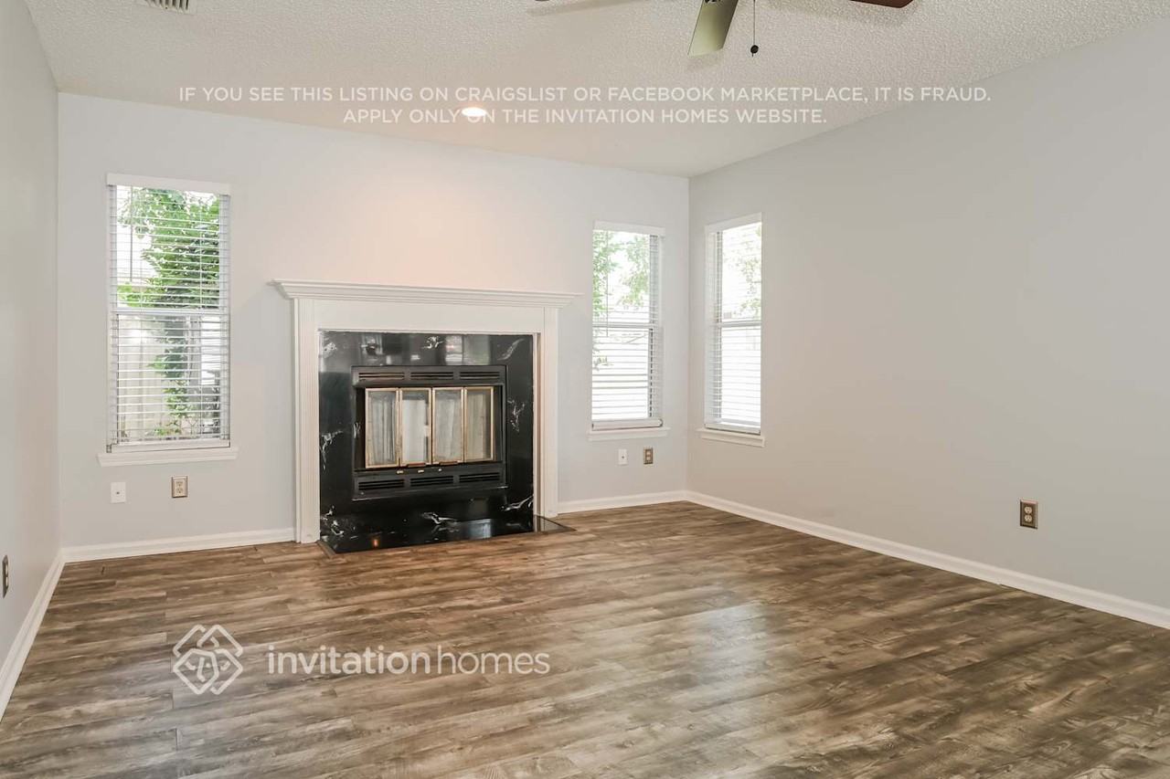 4873 Victoria Chase Ct - Photo 4 of 16