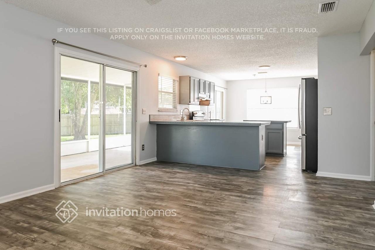 4873 Victoria Chase Ct - Photo 5 of 16