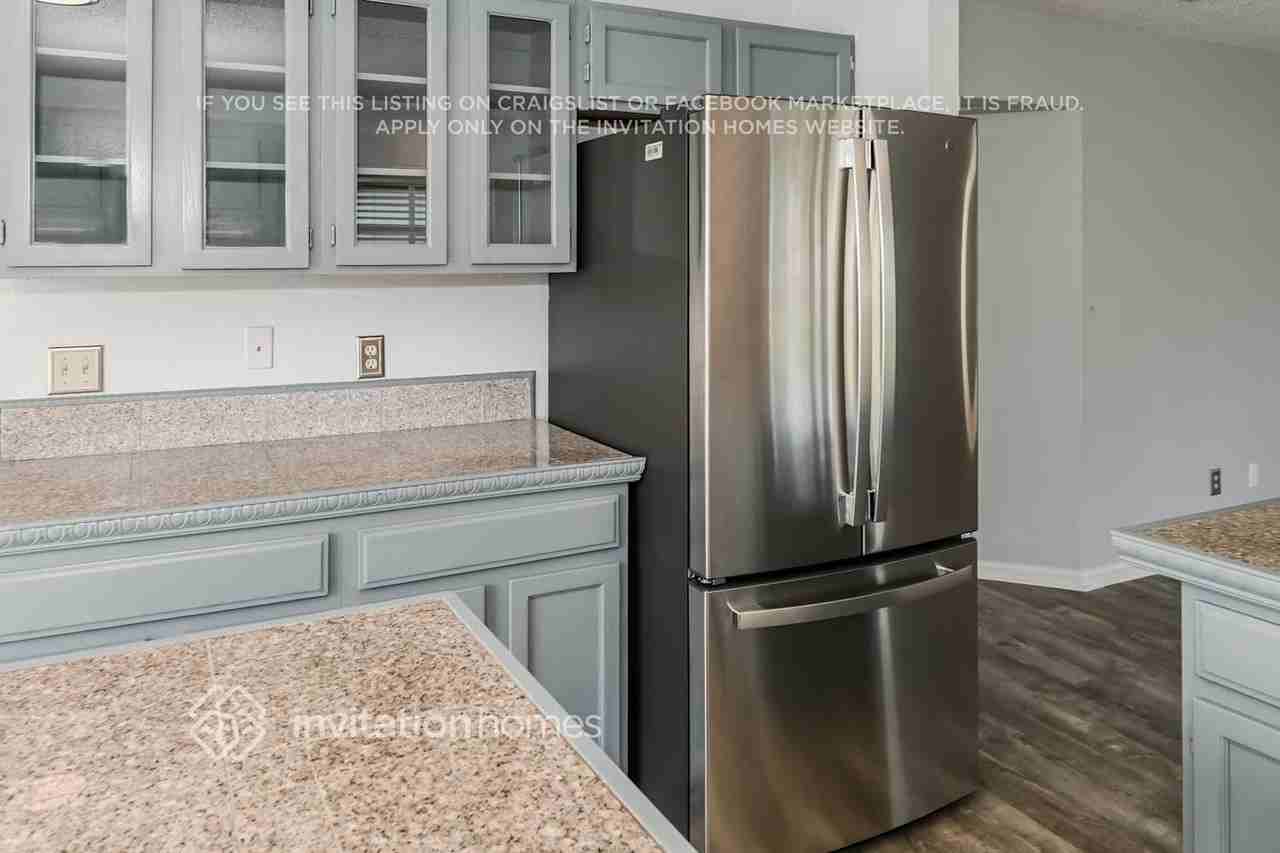 4873 Victoria Chase Ct - Photo 6 of 16