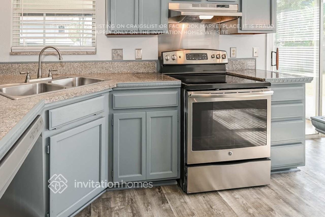 4873 Victoria Chase Ct - Photo 7 of 16