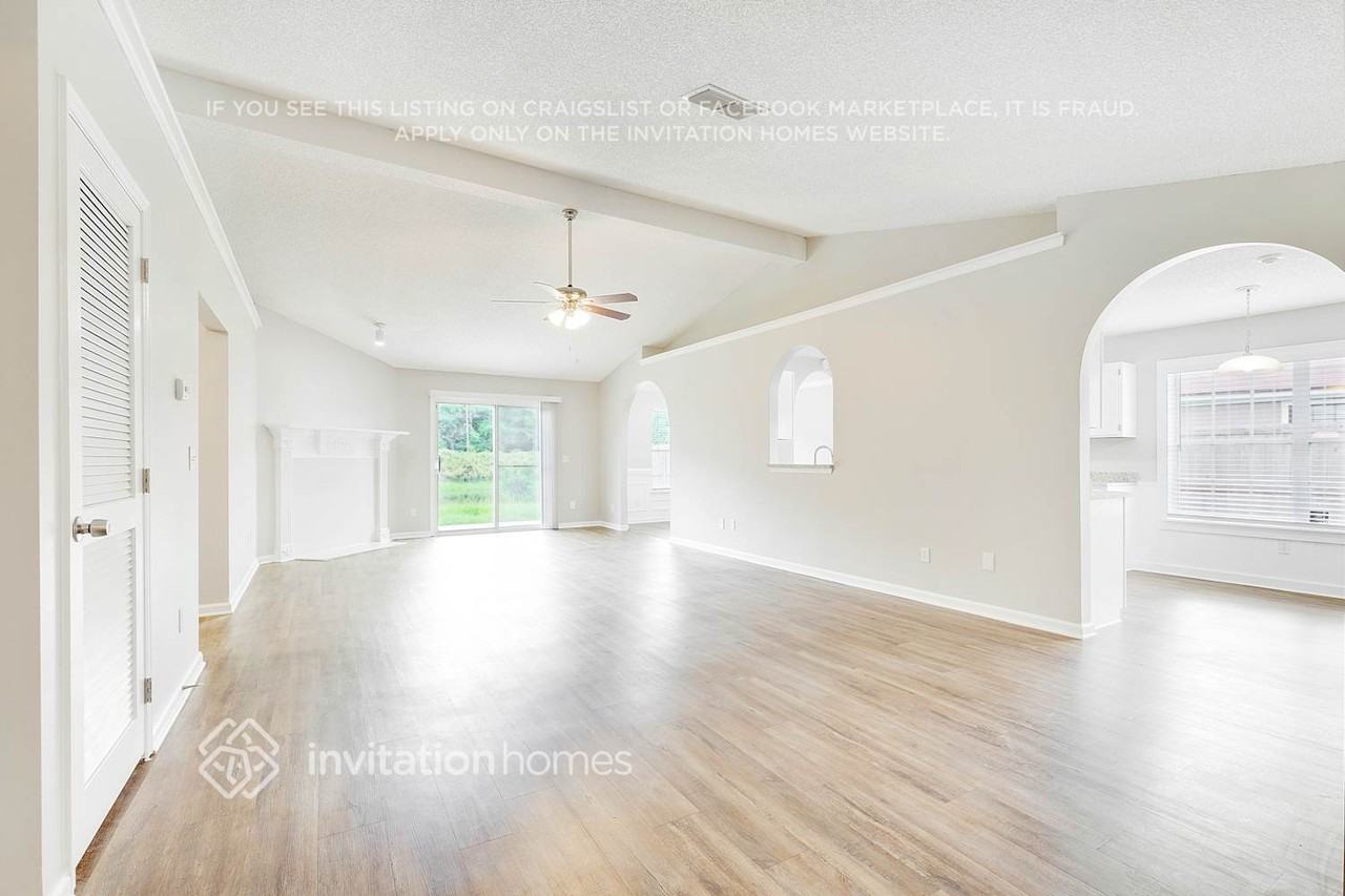 8250 Rocky Creek Dr - Photo 5 of 27