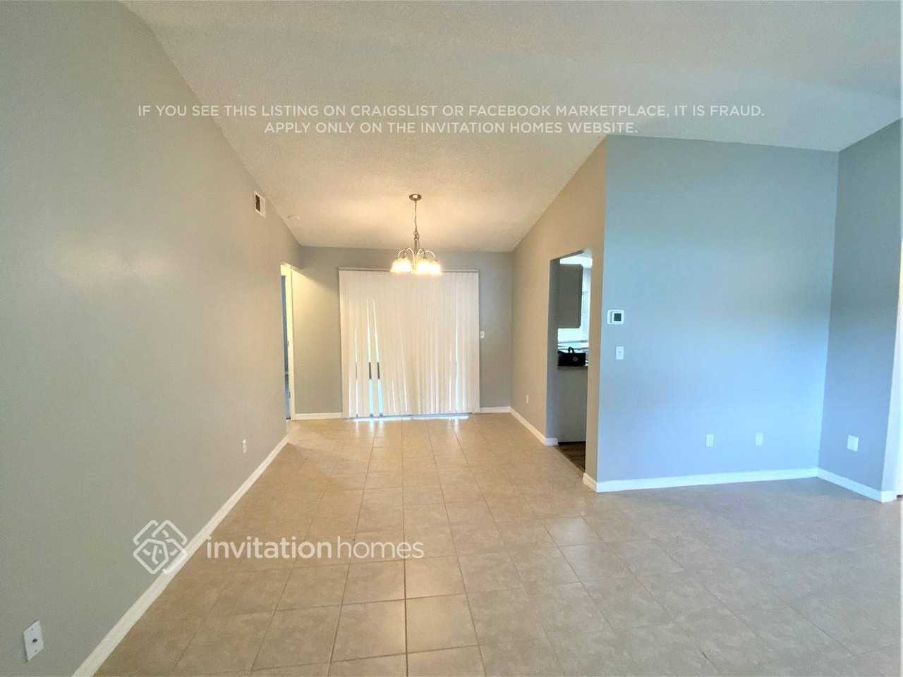 1025 Saint Johns St Se - Photo 3 of 11