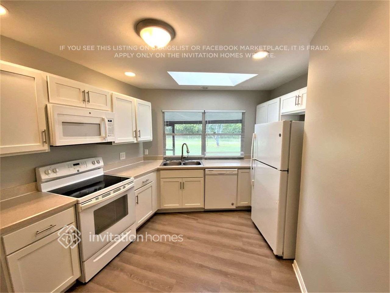 1025 Saint Johns St Se - Photo 4 of 11