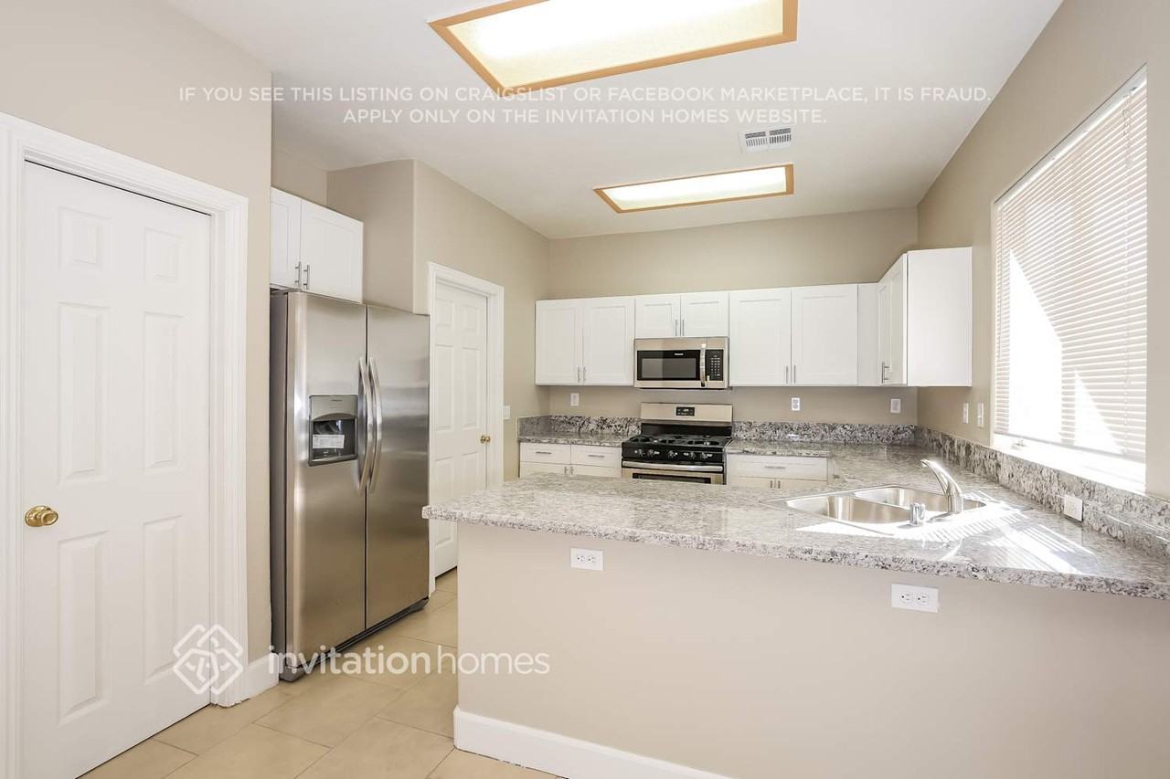 7825 Strong Water Ct - Photo 5 of 19