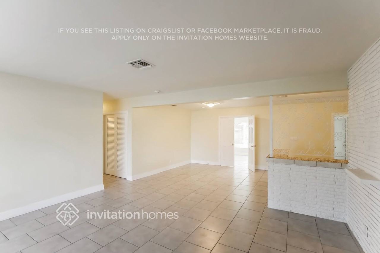533 W Dayton Cir - Photo 3 of 17