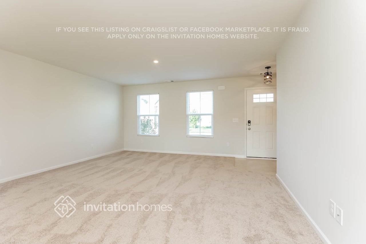 2408 Solomon Ln - Photo 2 of 15