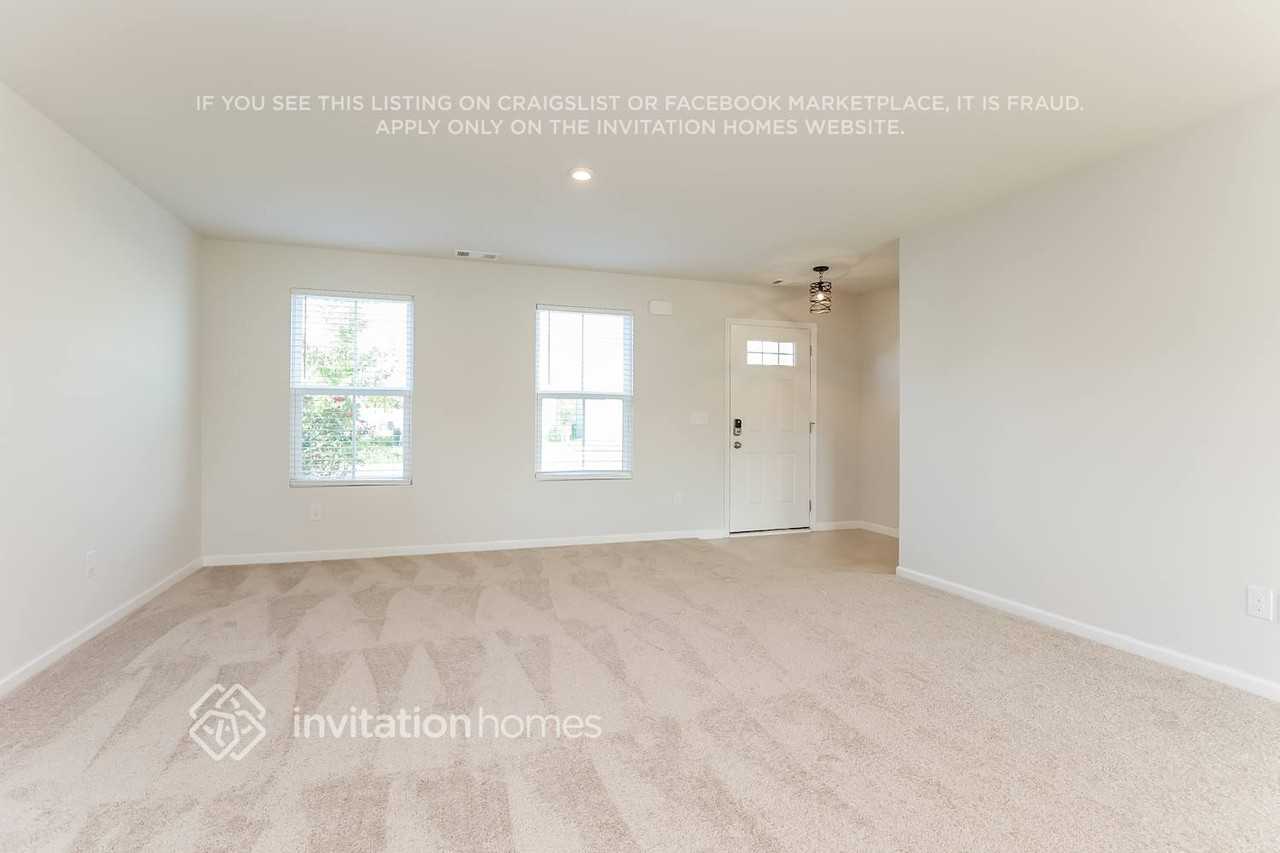 2408 Solomon Ln - Photo 3 of 15