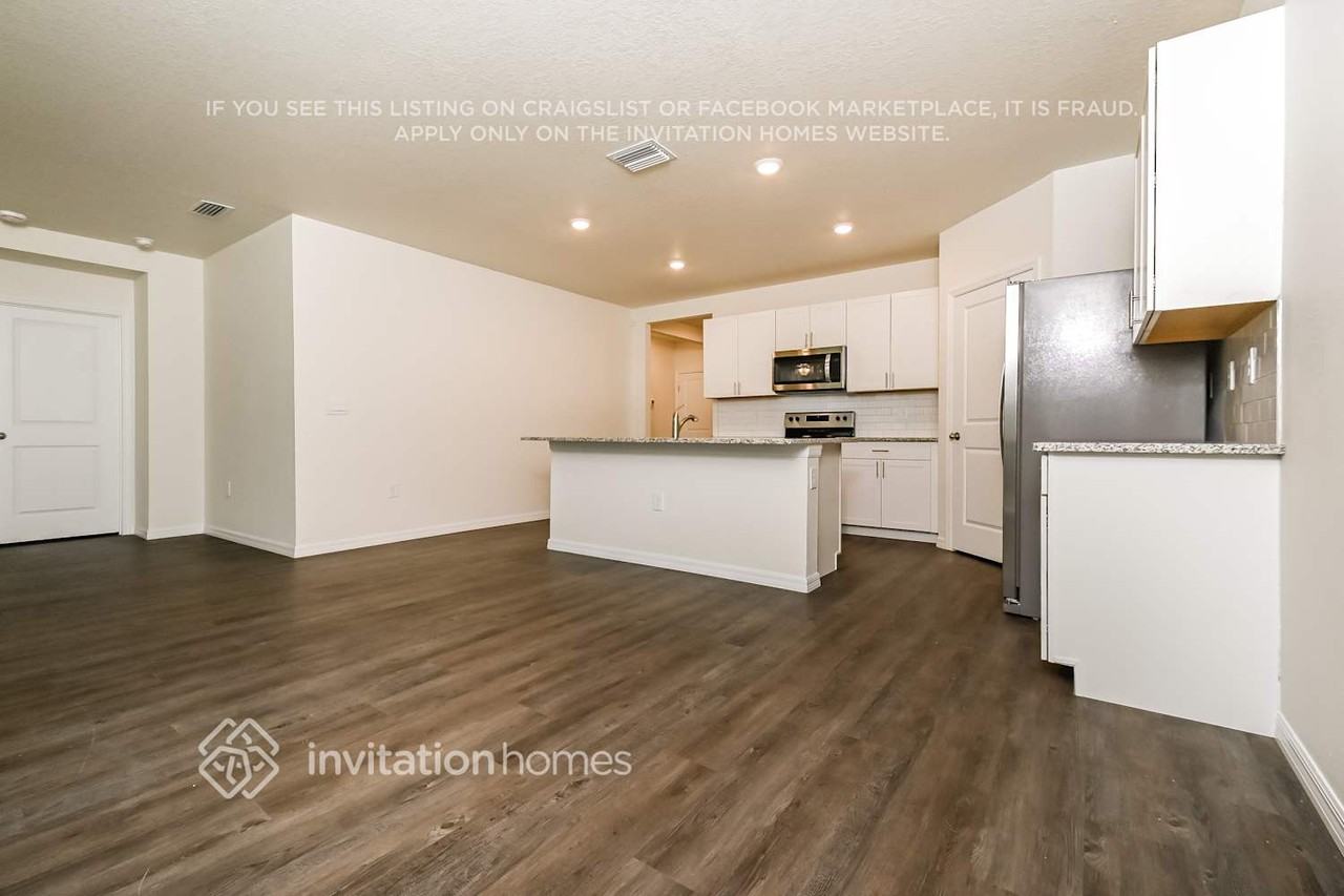 7712 Harbor Moor Dr - Photo 7 of 16