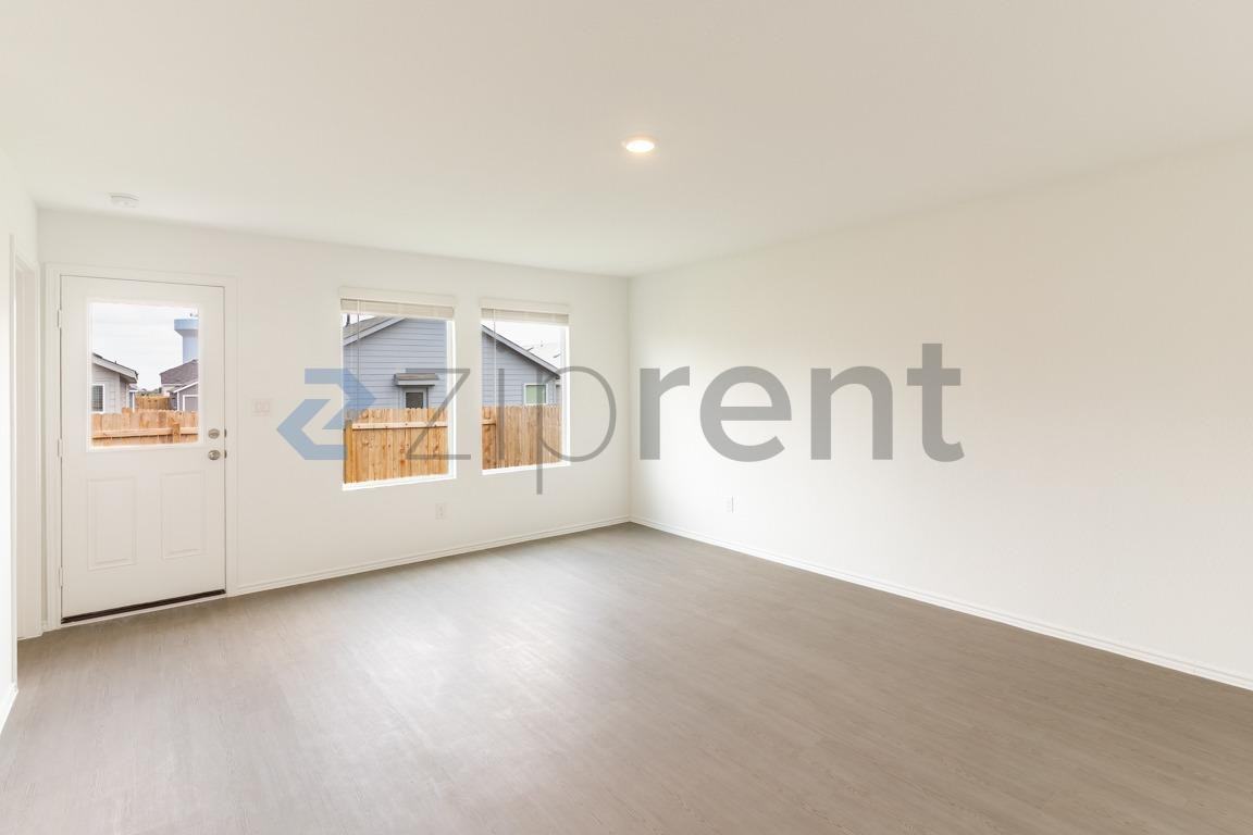 208 Skyfire St - Photo 2 of 21