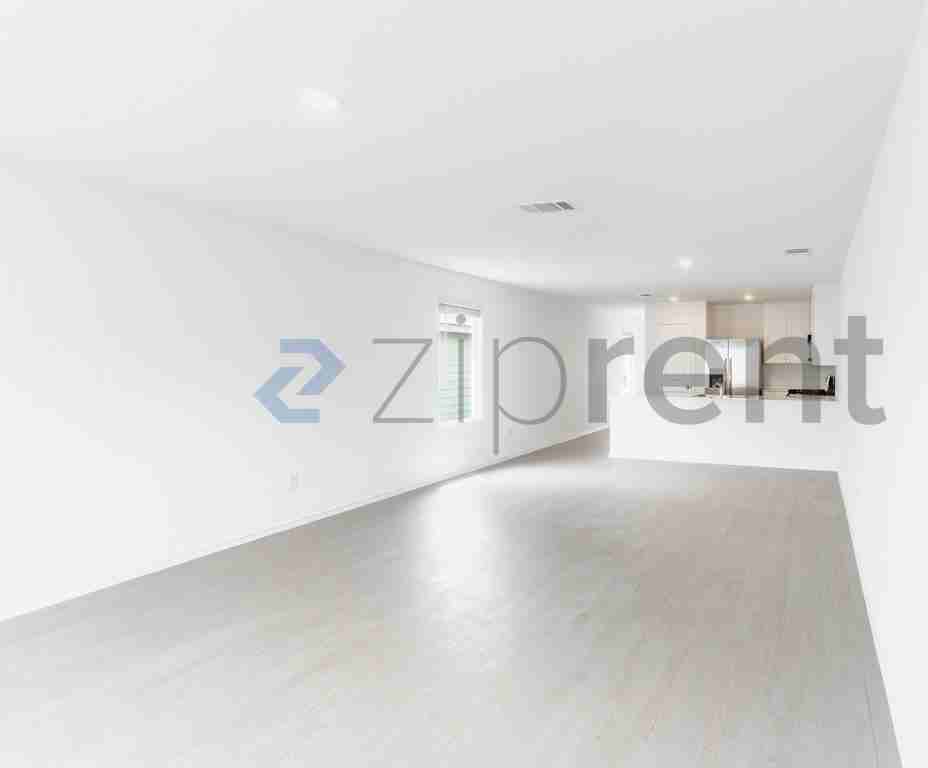 208 Skyfire St
