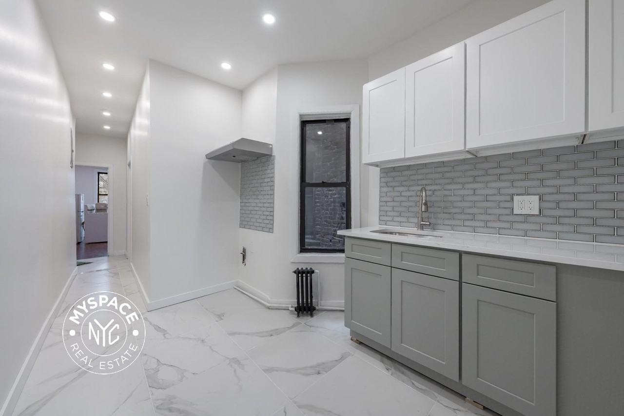 771 4th Ave #3R - Photo 2 of 9