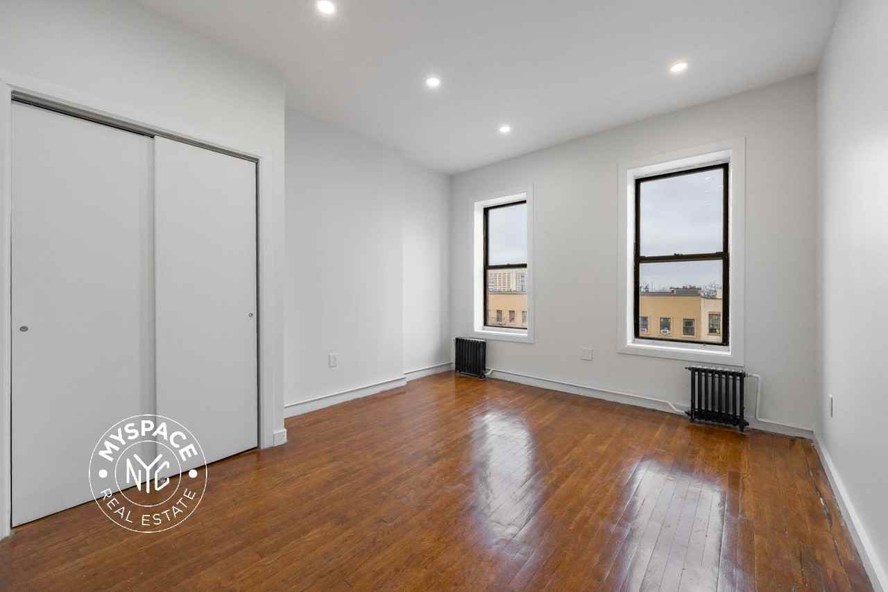 771 4th Ave #3R - Photo 3 of 9