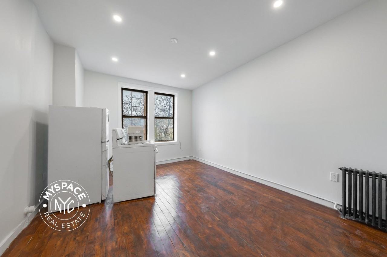 771 4th Ave #3R - Photo 4 of 9