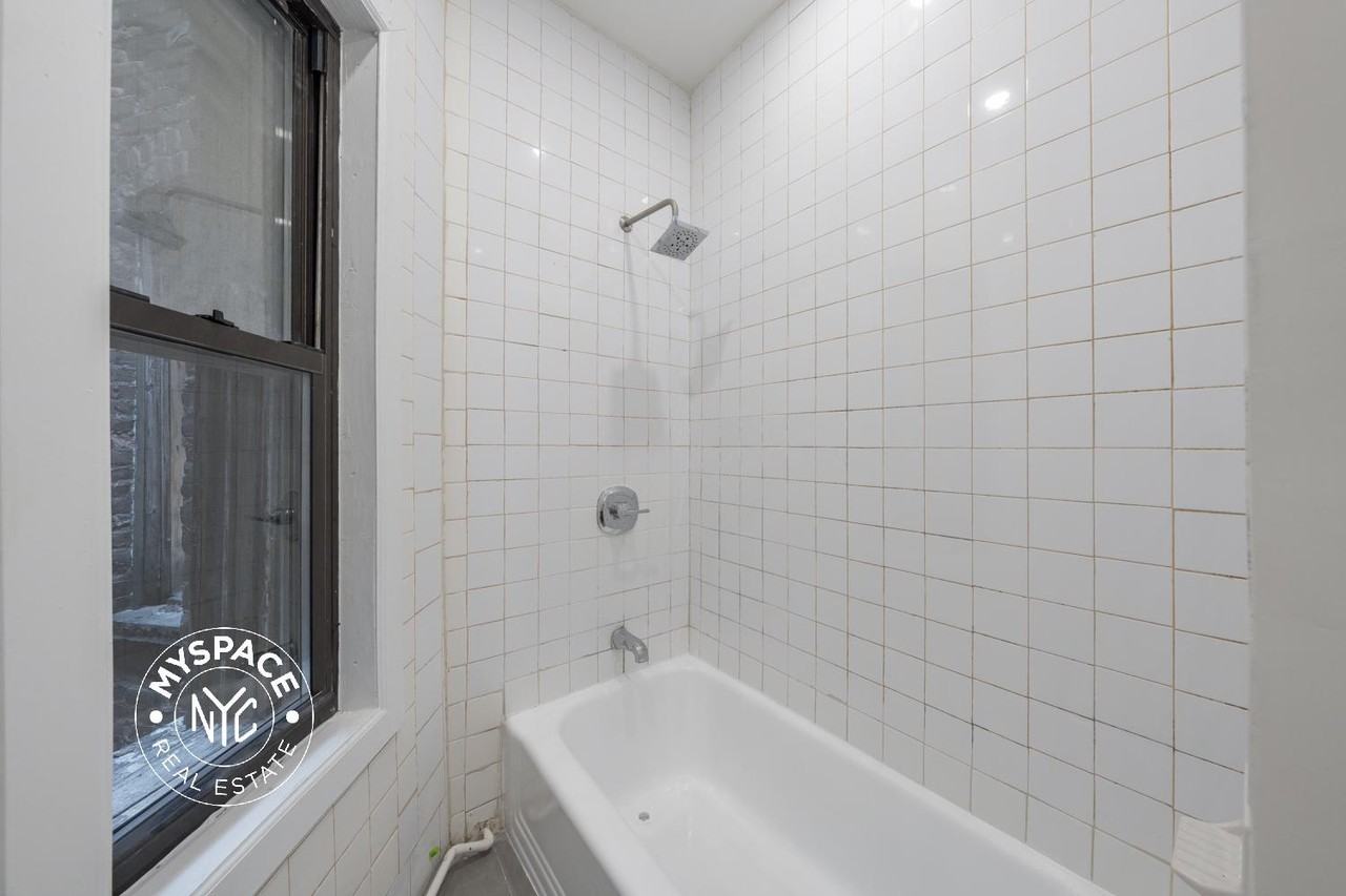 771 4th Ave #3R - Photo 5 of 9