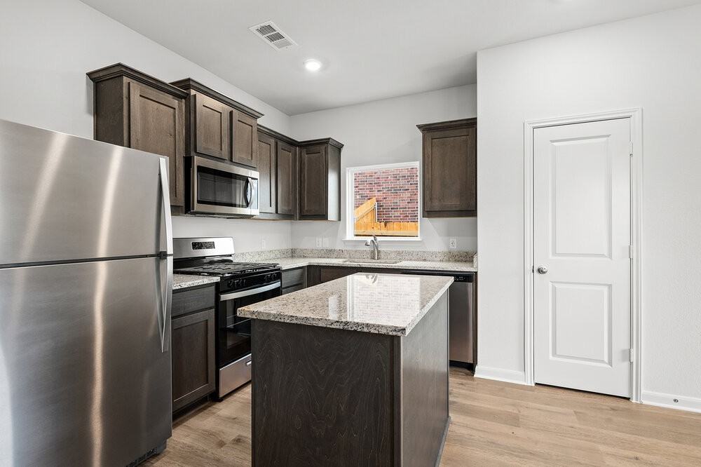 212 Julian Davis Dr - Photo 5 of 22