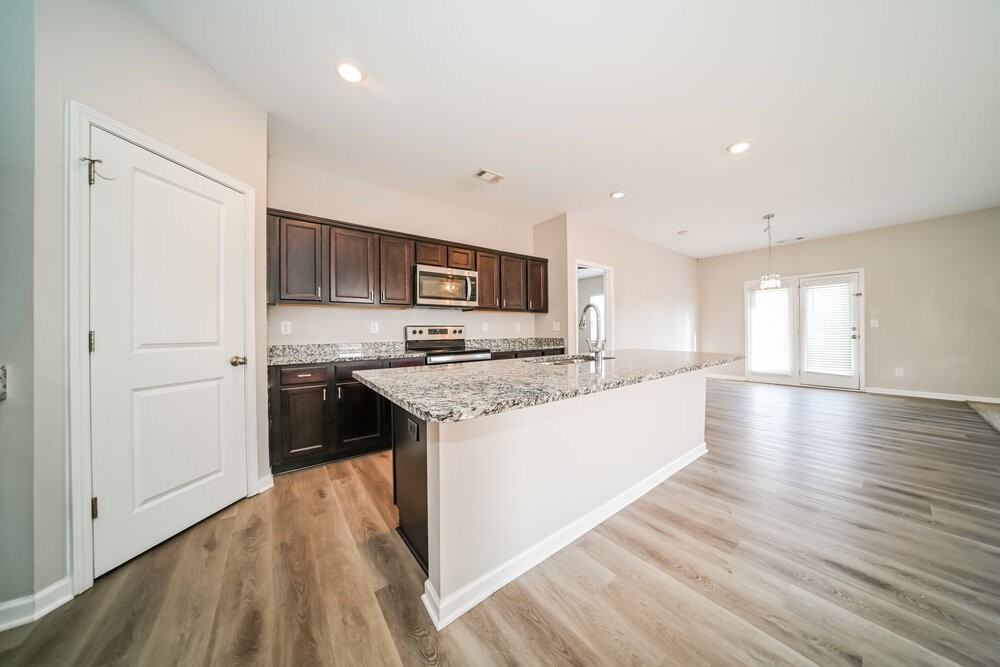 1062 Coldwater Dr - Photo 5 of 16