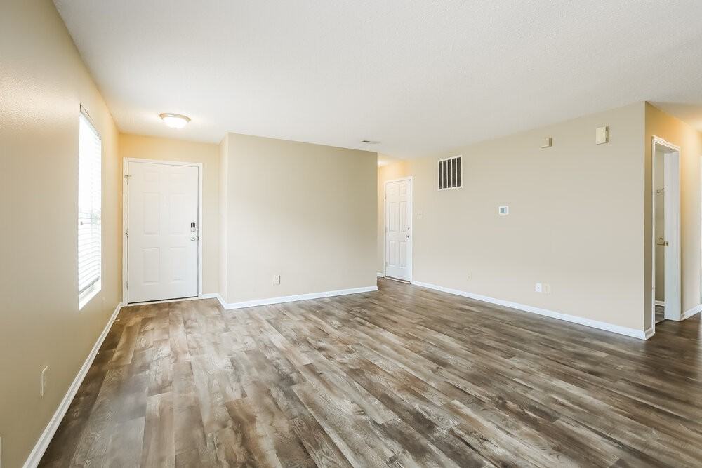 8607 Bluff Point Dr - Photo 3 of 16