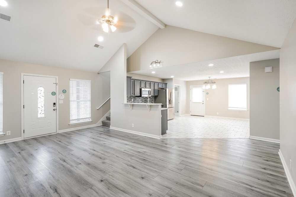 2913 Bayshore Cv - Photo 4 of 20