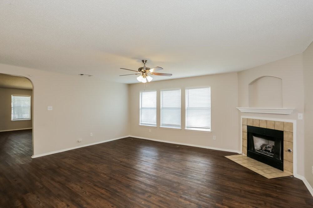 612 Grove Mnr - Photo 3 of 16