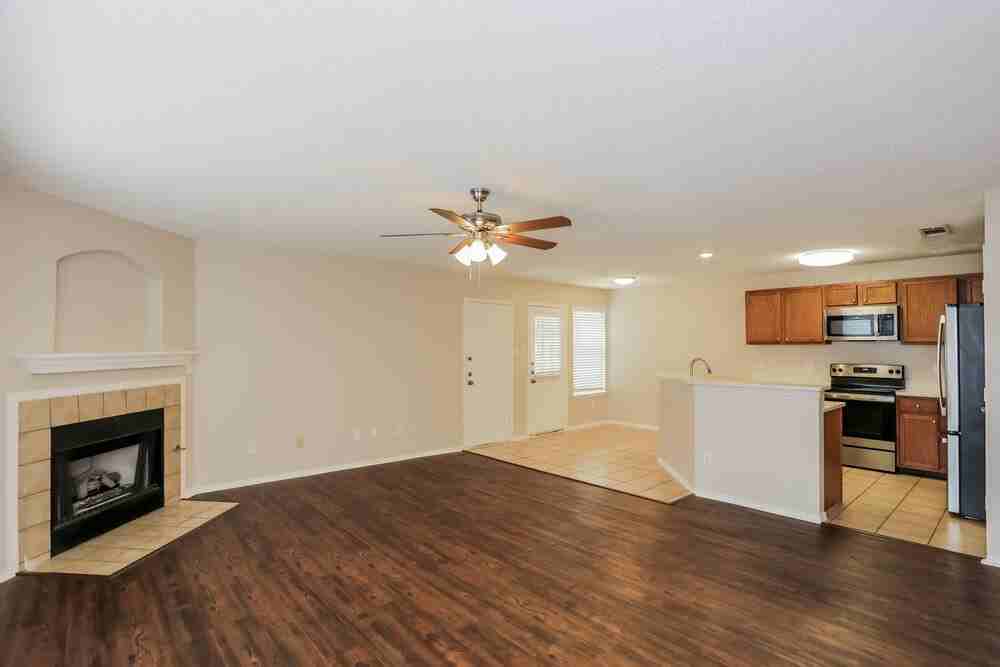 612 Grove Mnr - Photo 4 of 16