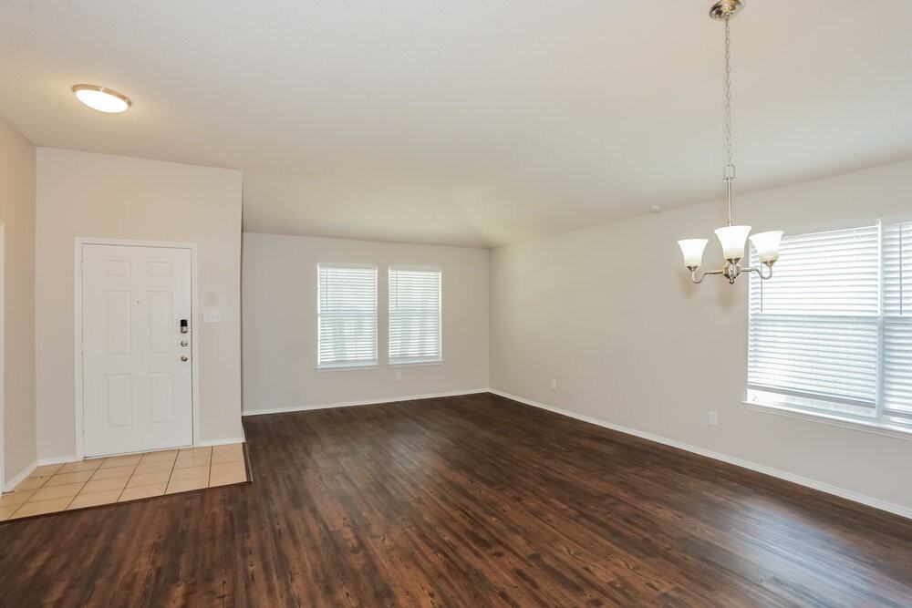 612 Grove Mnr - Photo 5 of 16